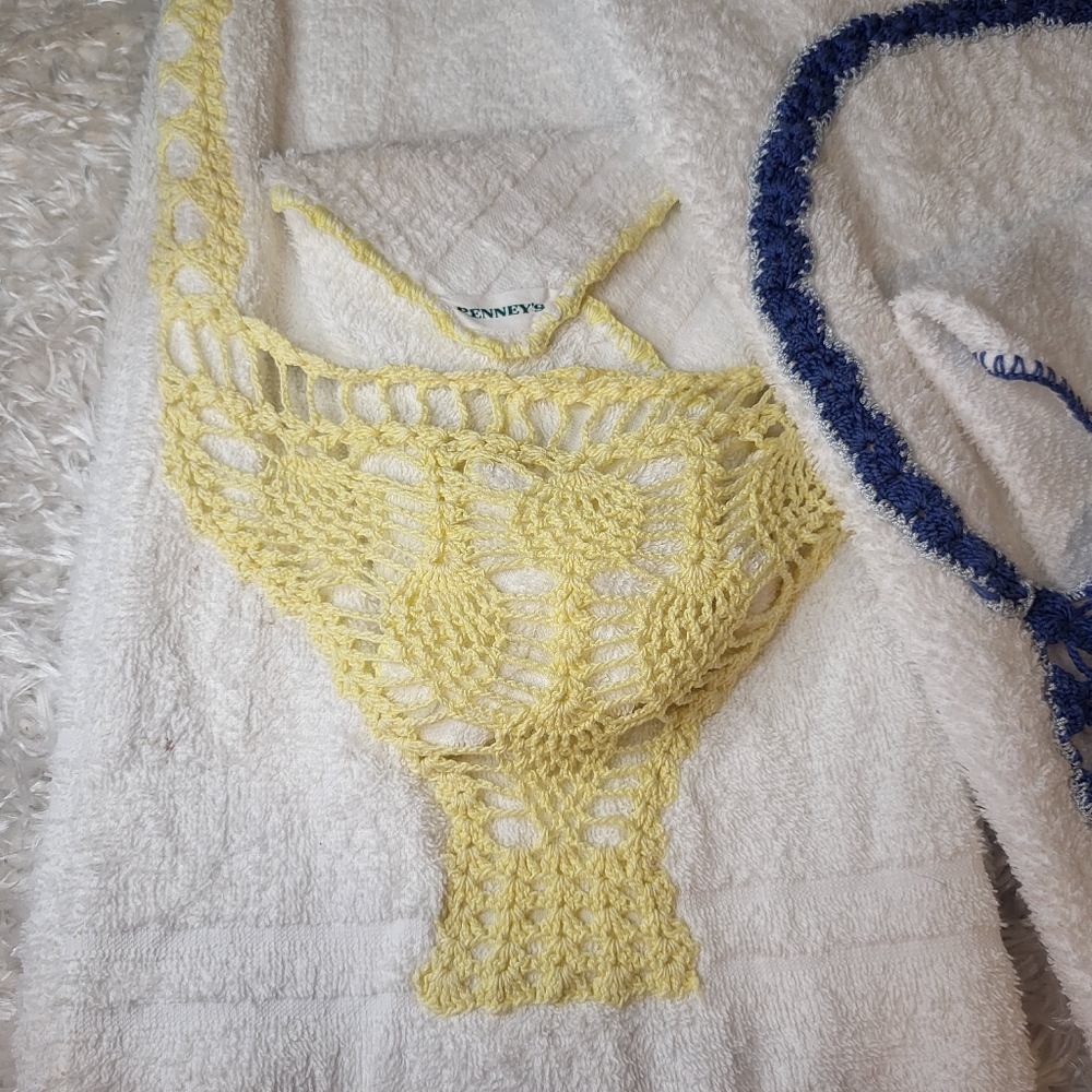 Penny's Decorative Bath Towels, Sea Shell Crochet, Set of 3, Blue Yellow Pink - Picture 3 of 10